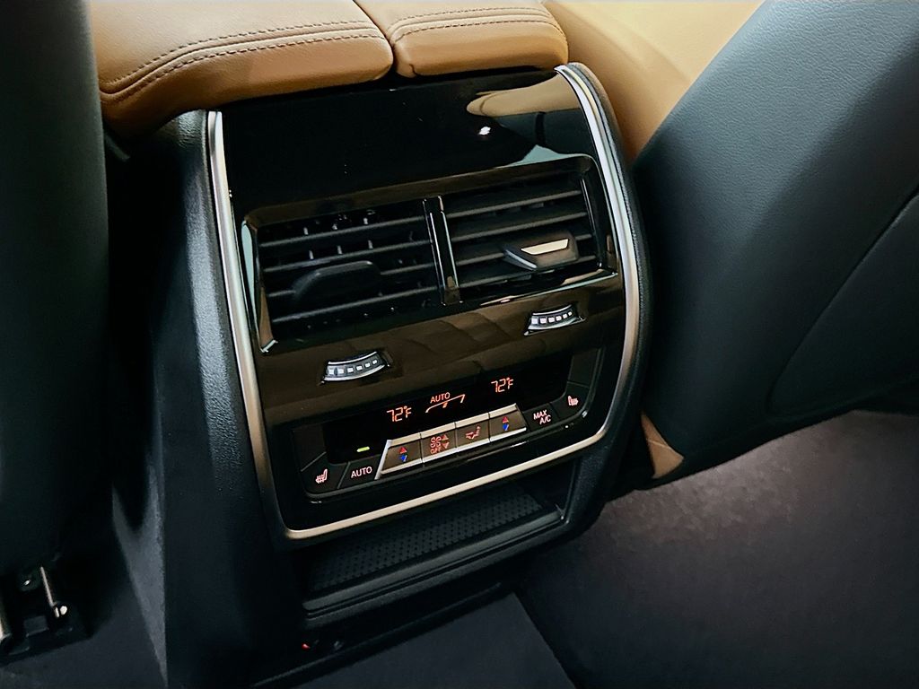 Thumbnail: 2026 BMW X7 - 18