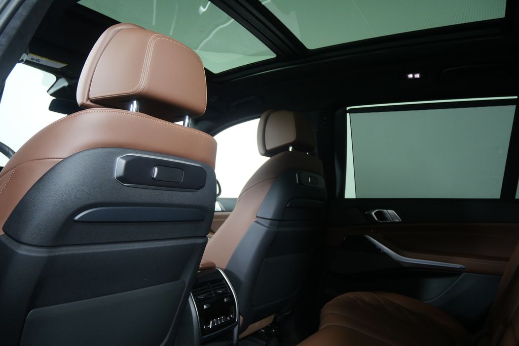 Thumbnail: 2026 BMW X7 - 18