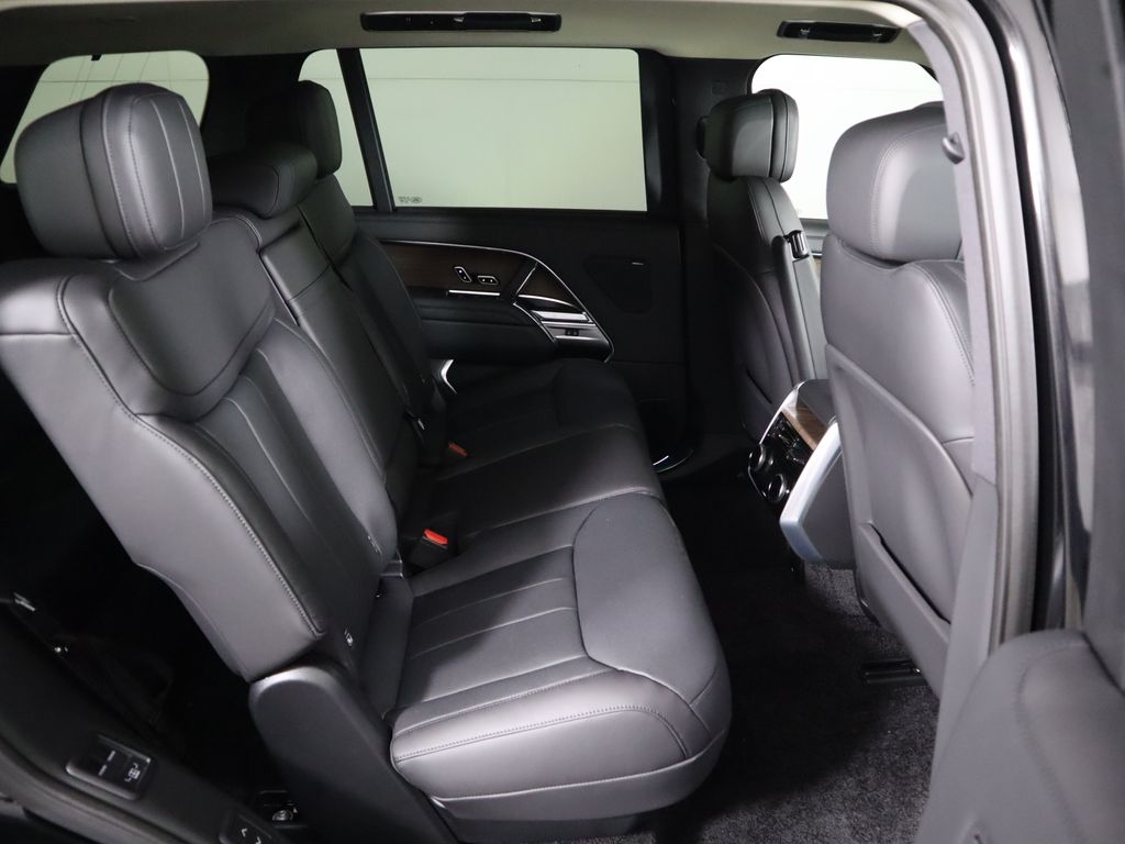 Thumbnail: 2025 Land Rover Range Rover - 23
