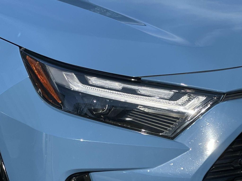 Thumbnail: 2022 Toyota RAV4 - 5