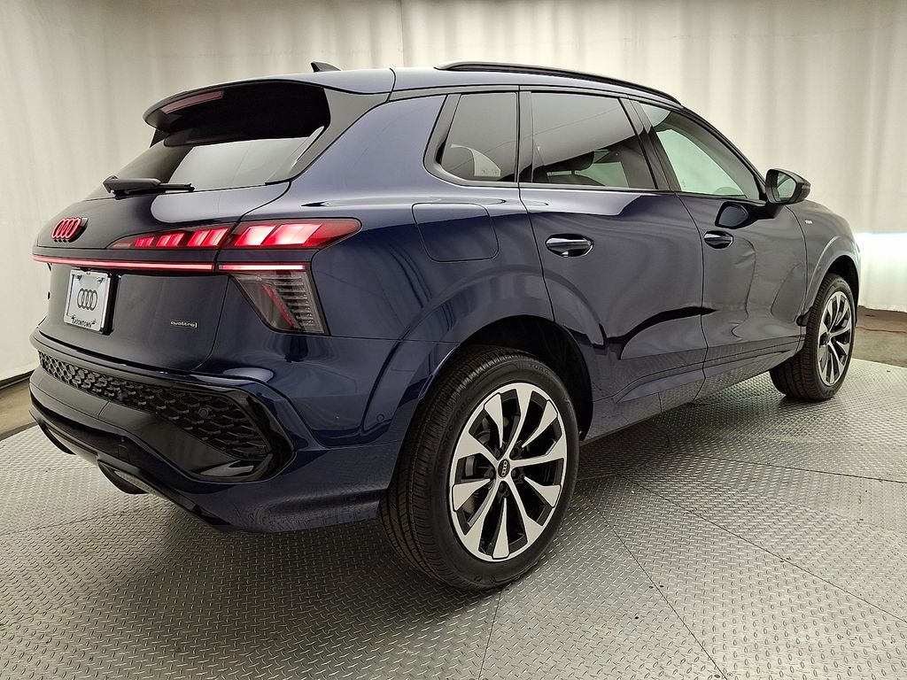 Thumbnail: 2026 Audi Q3 - 3