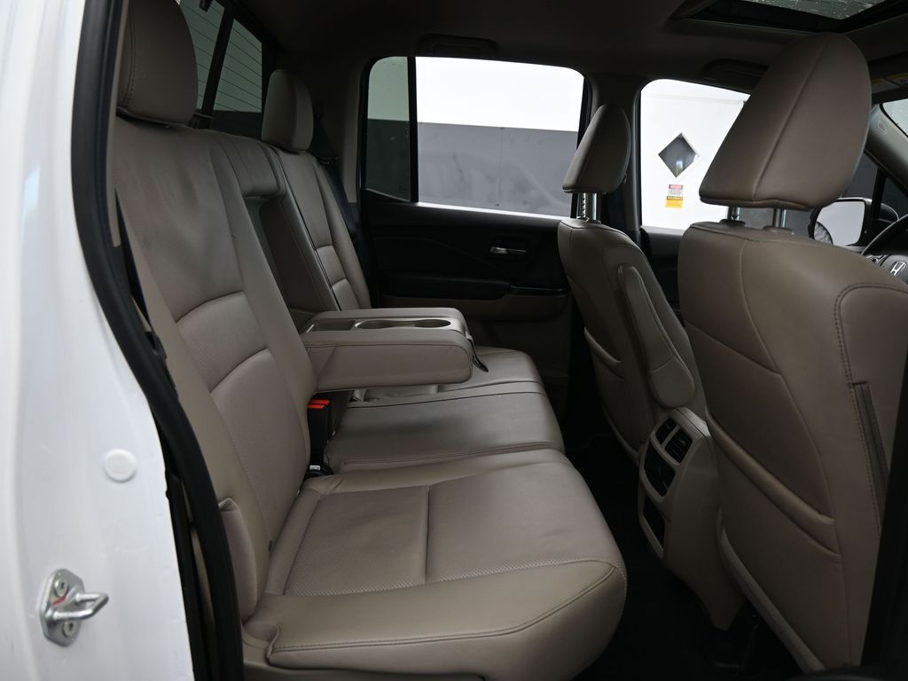 Used 2023 Platinum White Pearl Honda RTL image 45