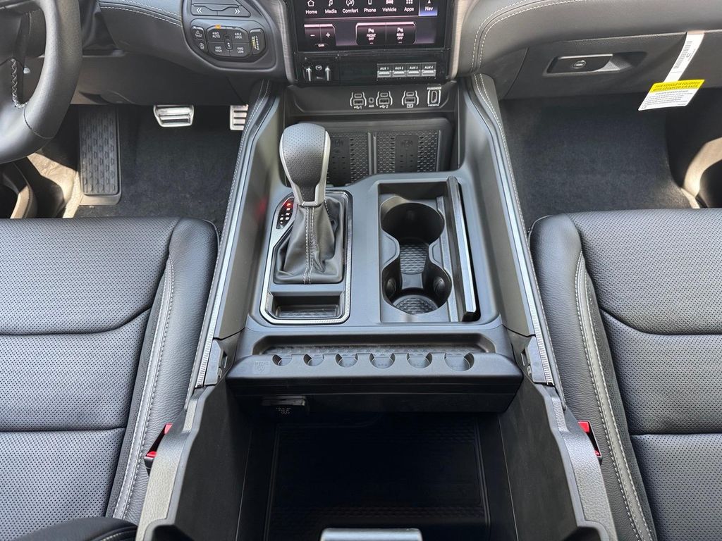 New 2026 Diamond Black Crystal Pearlcoat Ram RHO image 13