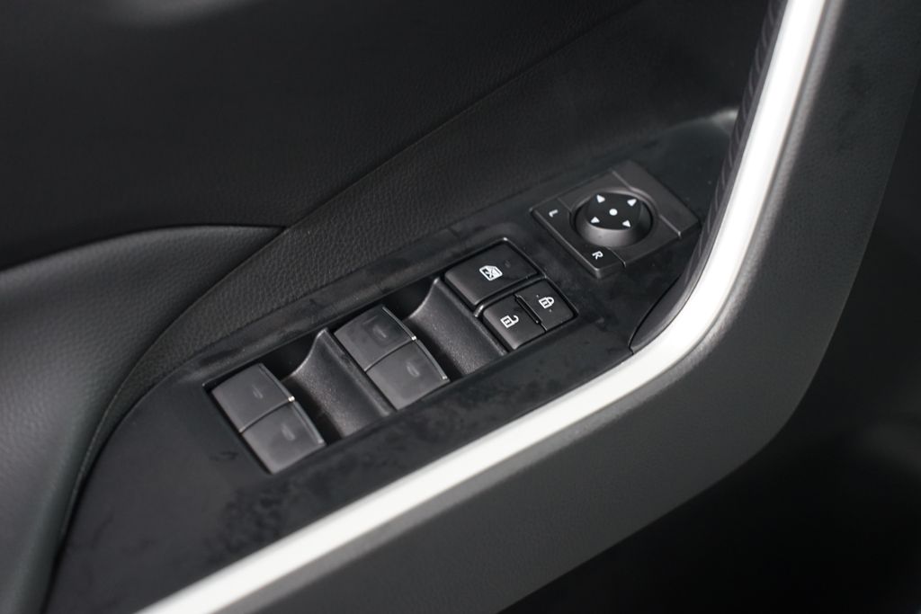 Thumbnail: 2025 Toyota RAV4 - 31