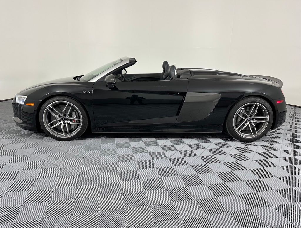 Thumbnail: 2018 Audi R8 - 10