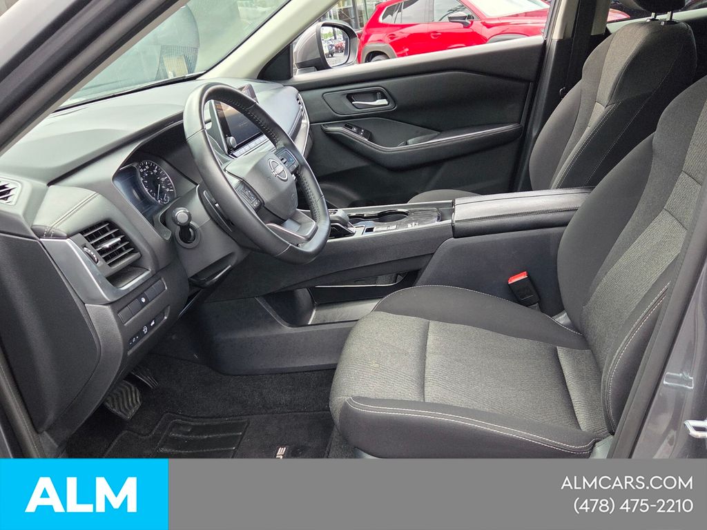 Used 2025 Gray Nissan SV image 5