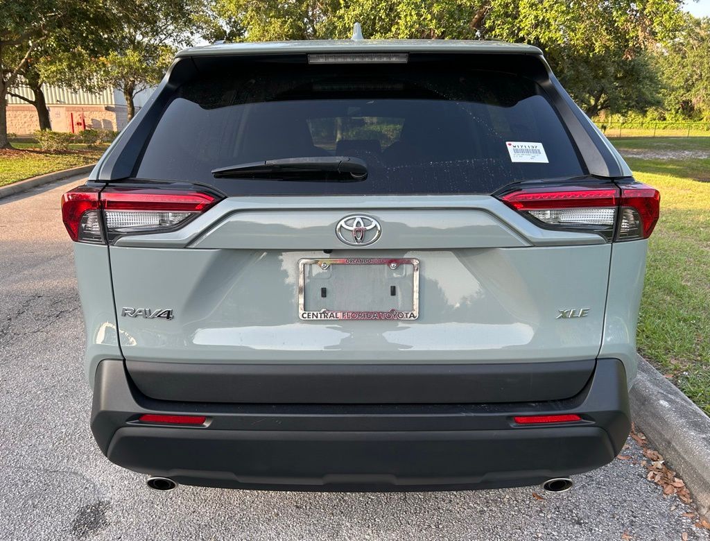 2021 Toyota RAV4 XLE 4