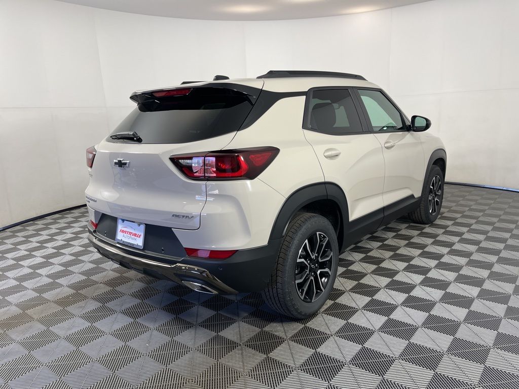 Thumbnail: 2026 Chevrolet TrailBlazer - 16