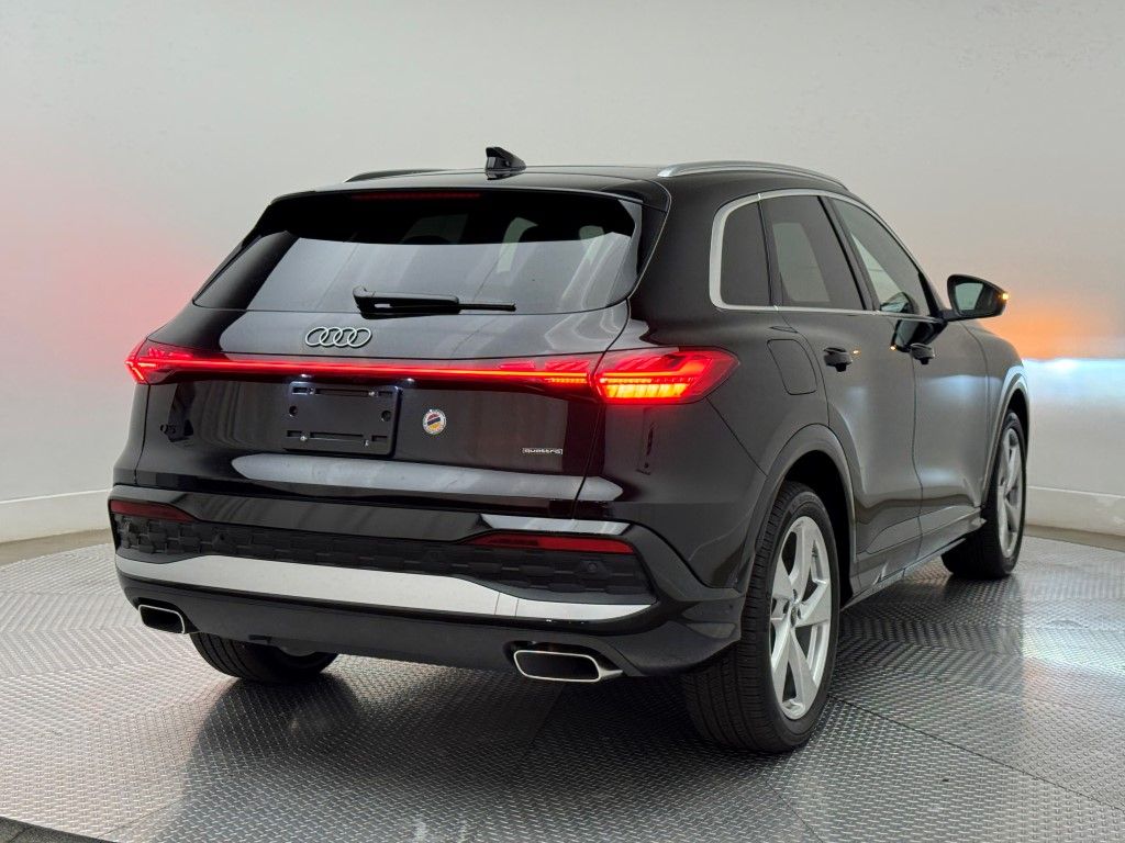 Thumbnail: 2025 Audi Q5 - 8