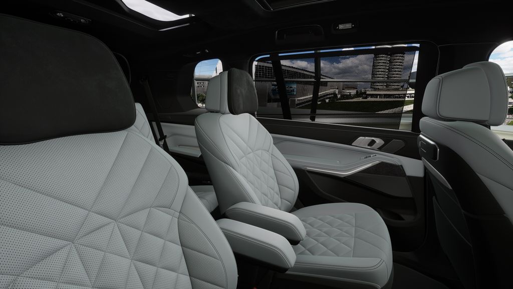 Thumbnail: 2026 BMW X7 - 12