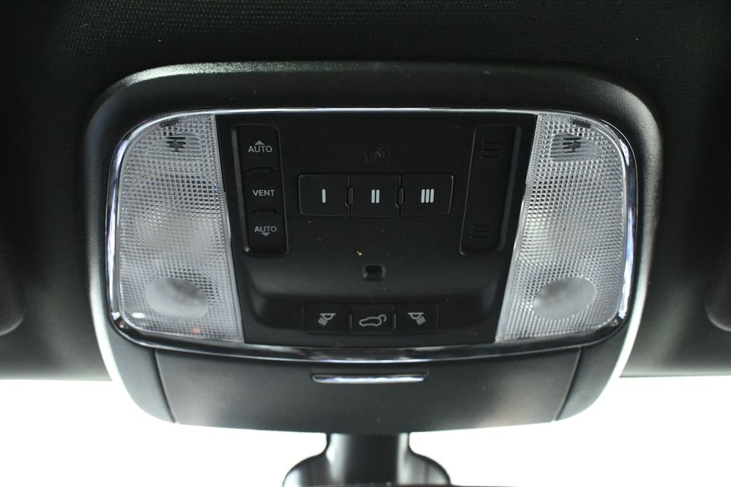 Thumbnail: 2018 Jeep Grand Cherokee - 19