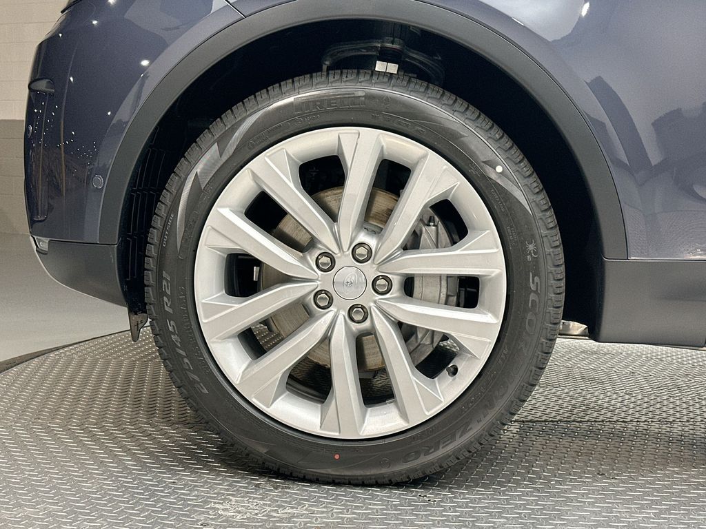 Thumbnail: 2026 Land Rover Discovery - 5