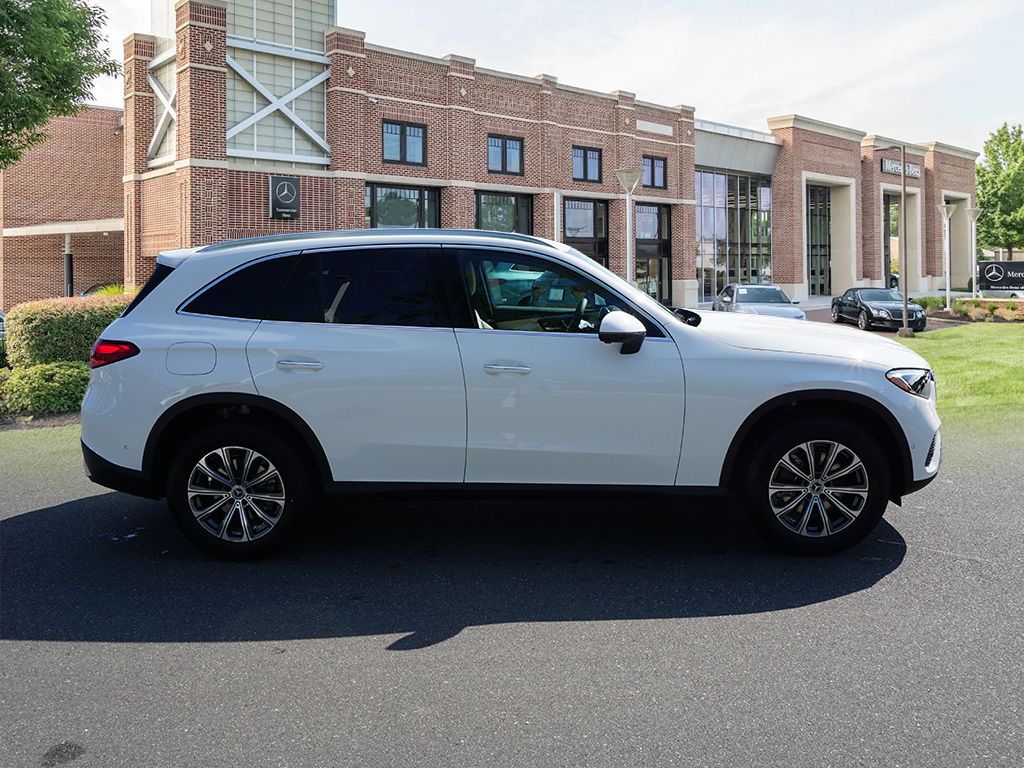 2025 Mercedes-Benz GLC 300 6