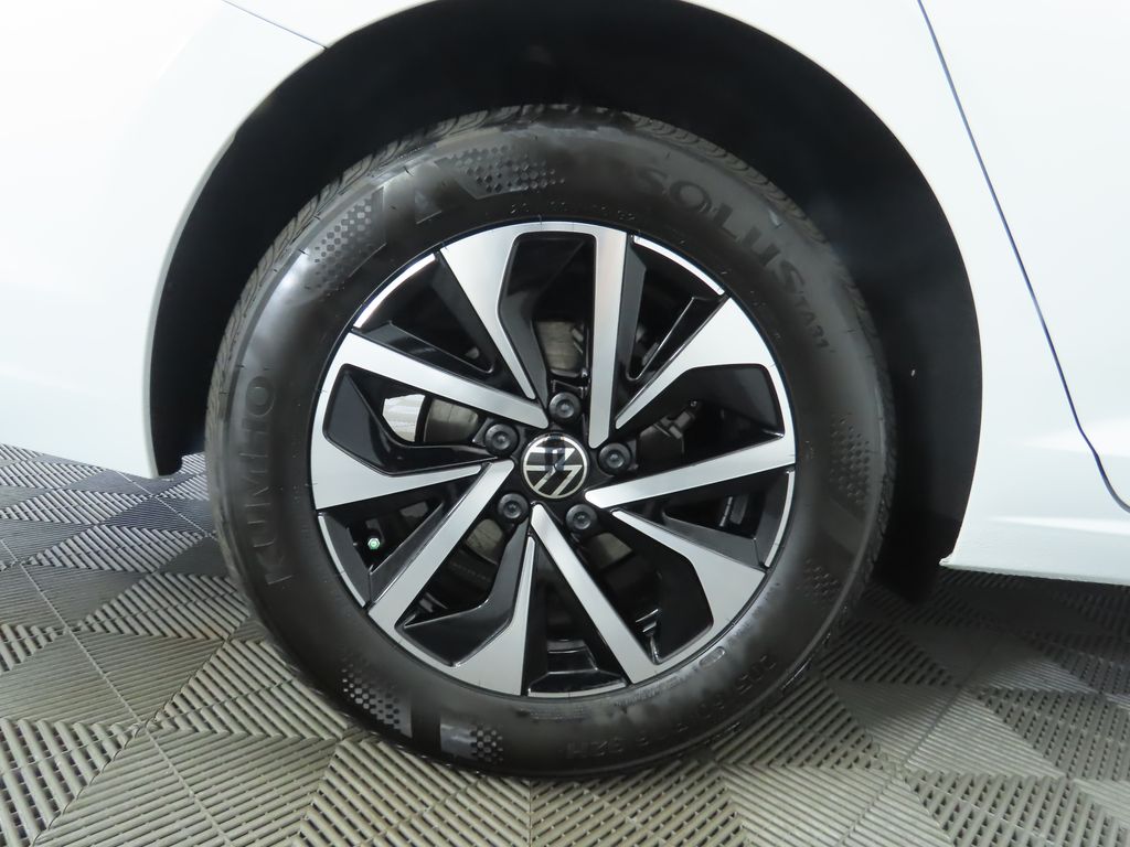 Thumbnail: 2025 Volkswagen Jetta - 32