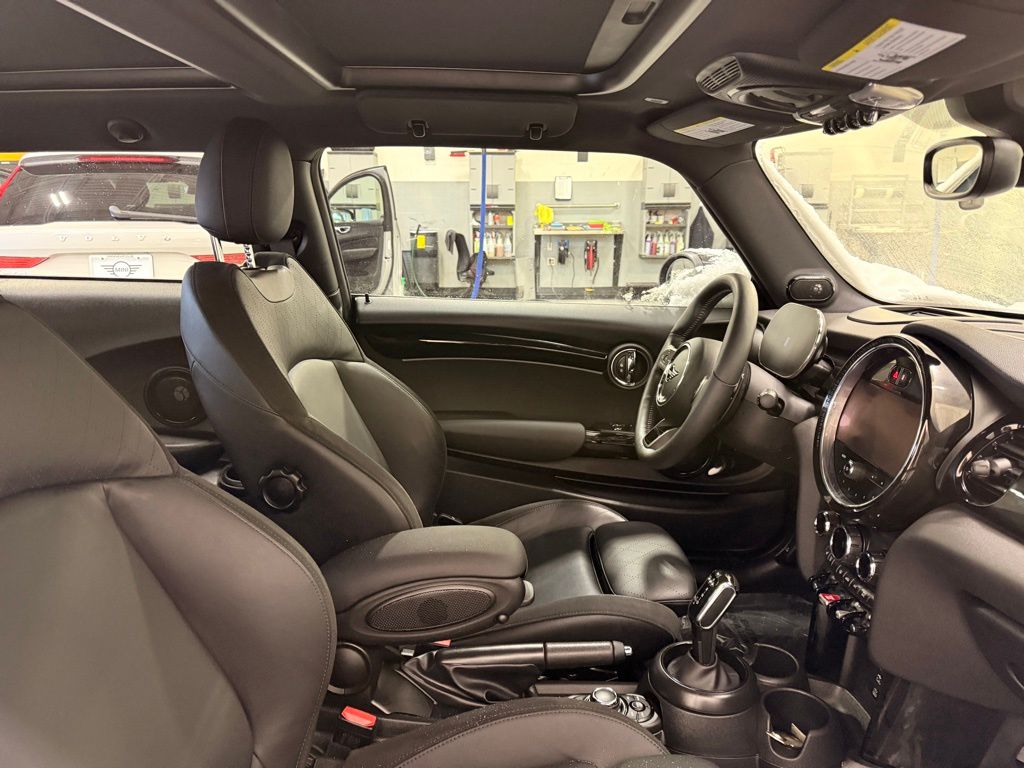 Thumbnail: 2024 MINI Cooper - 24