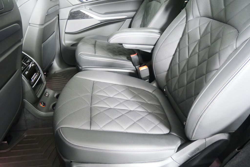 Thumbnail: 2024 BMW X7 - 14