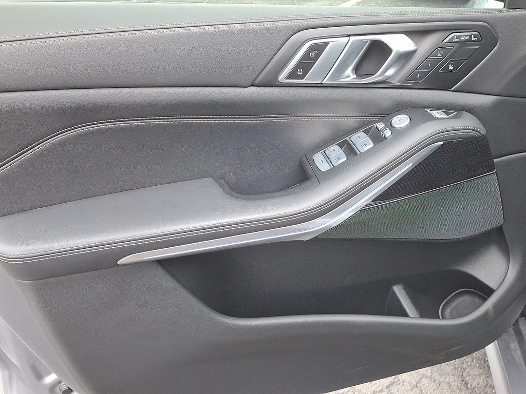 Thumbnail: 2024 BMW X7 - 15