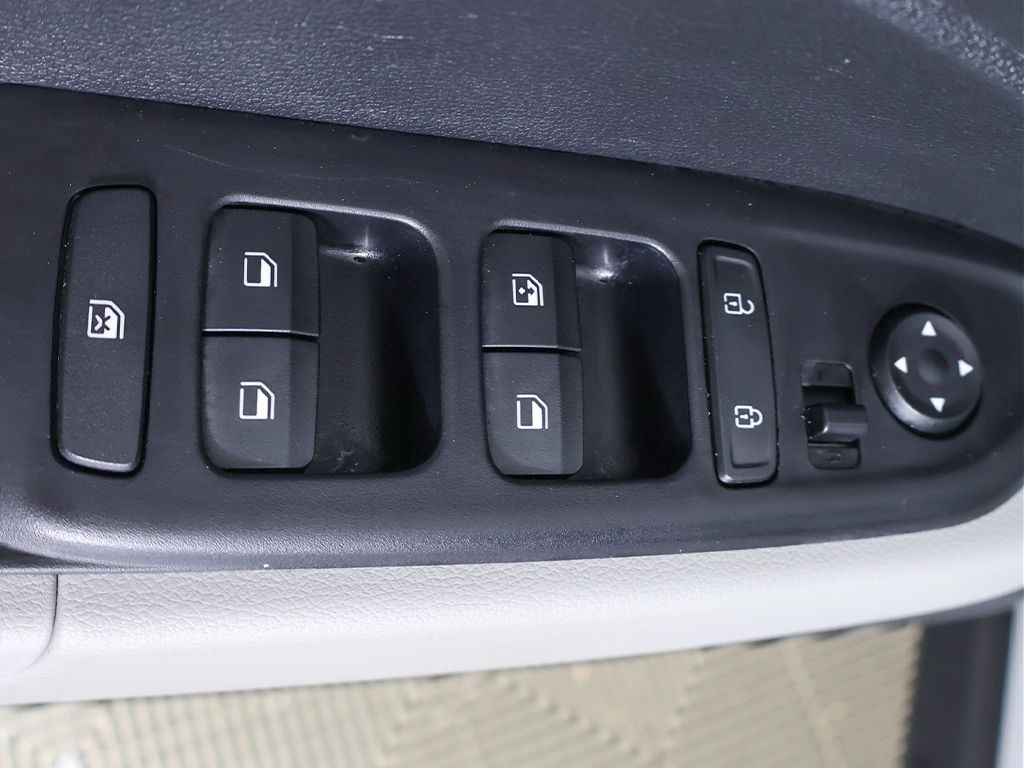 Used 2026 White Hyundai SEL image 31