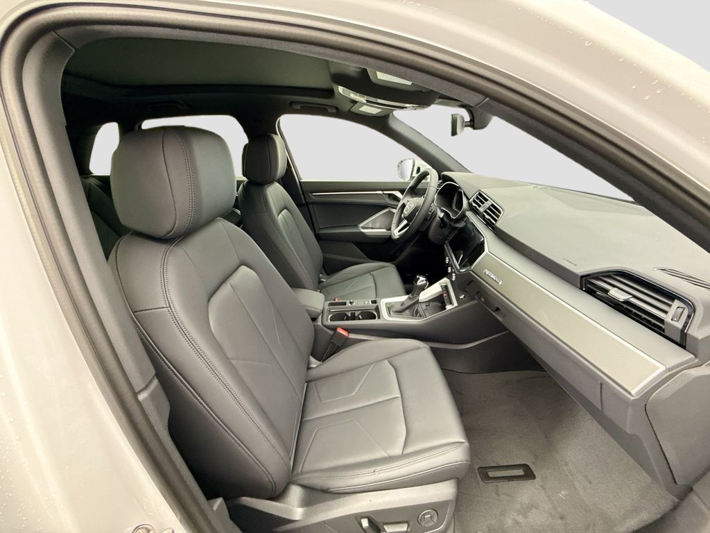 Thumbnail: 2025 Audi Q3 - 18