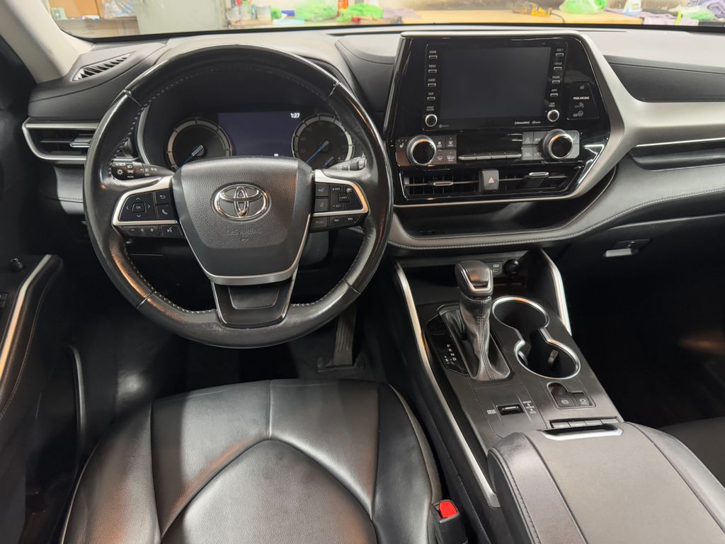 2022 Toyota Highlander Hybrid XLE