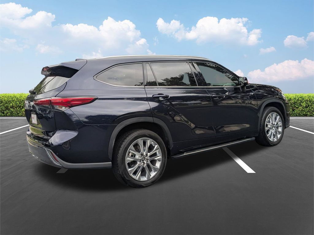 Used 2023 Toyota Highlander SUV