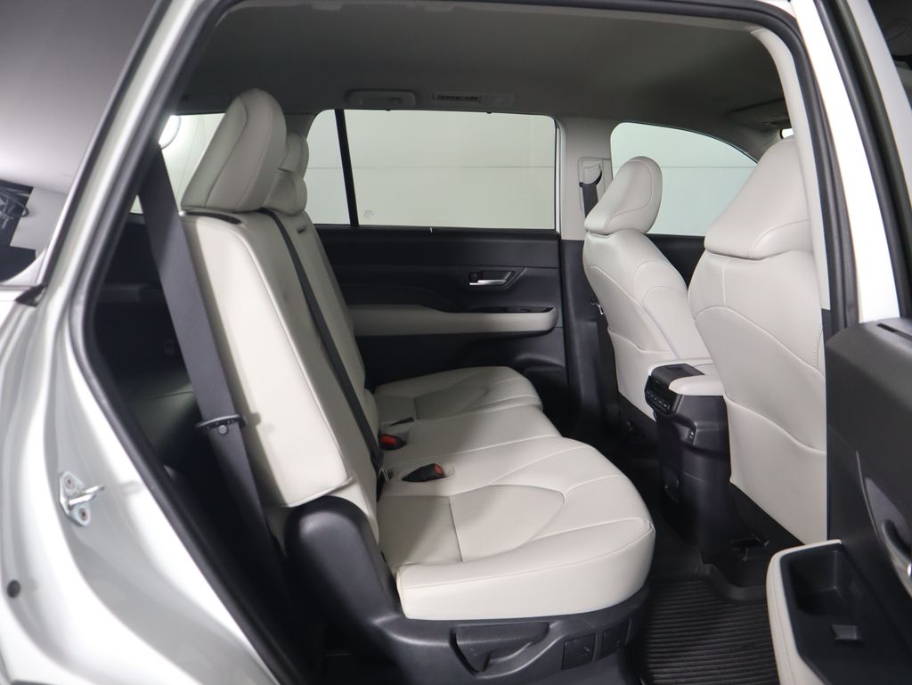 Thumbnail: 2024 Toyota Grand Highlander - 22