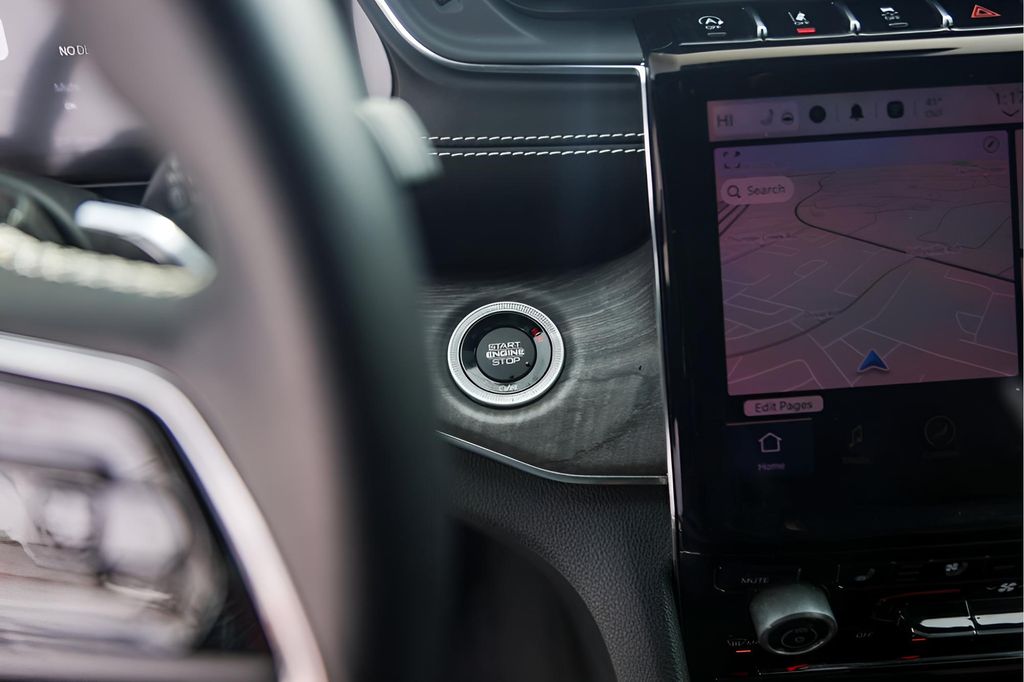 Used Car 2022 Jeep Grand Cherokee  Overland For Sale Under $35,000 In Austin, Texas