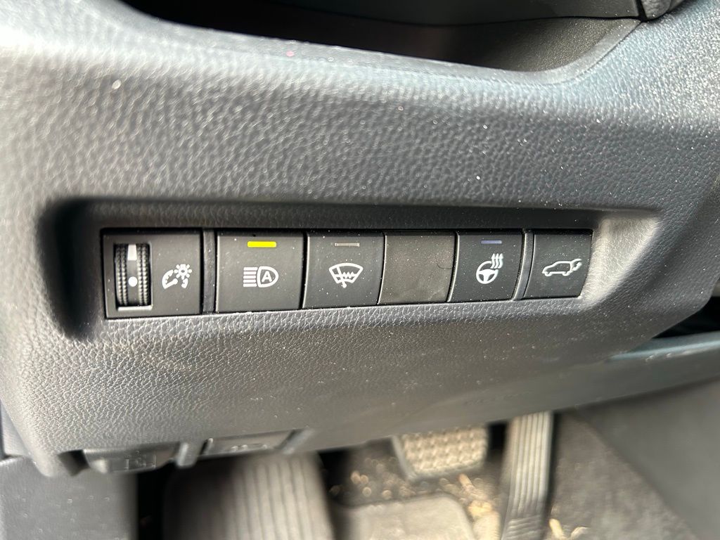 Thumbnail: 2021 Toyota RAV4 - 19