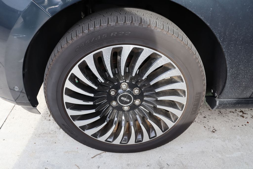 Thumbnail: 2021 Lincoln Navigator - 4