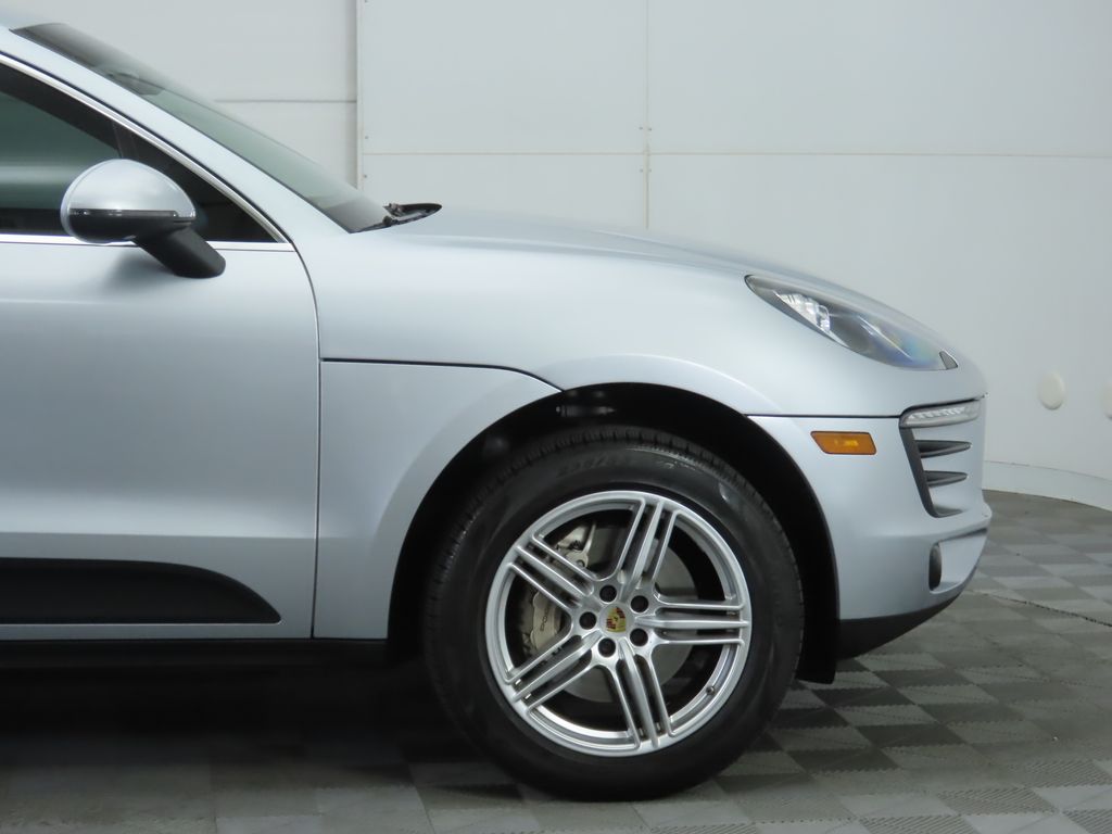 Thumbnail: 2015 Porsche Macan - 11