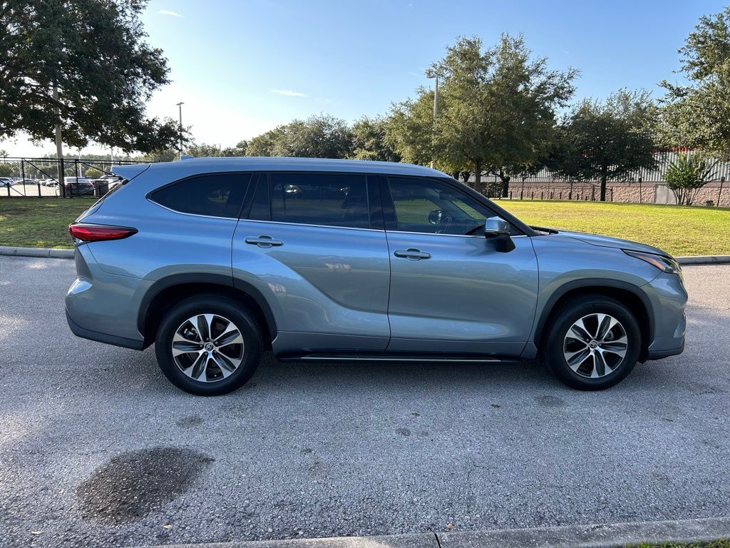 Thumbnail: 2022 Toyota Highlander - 6
