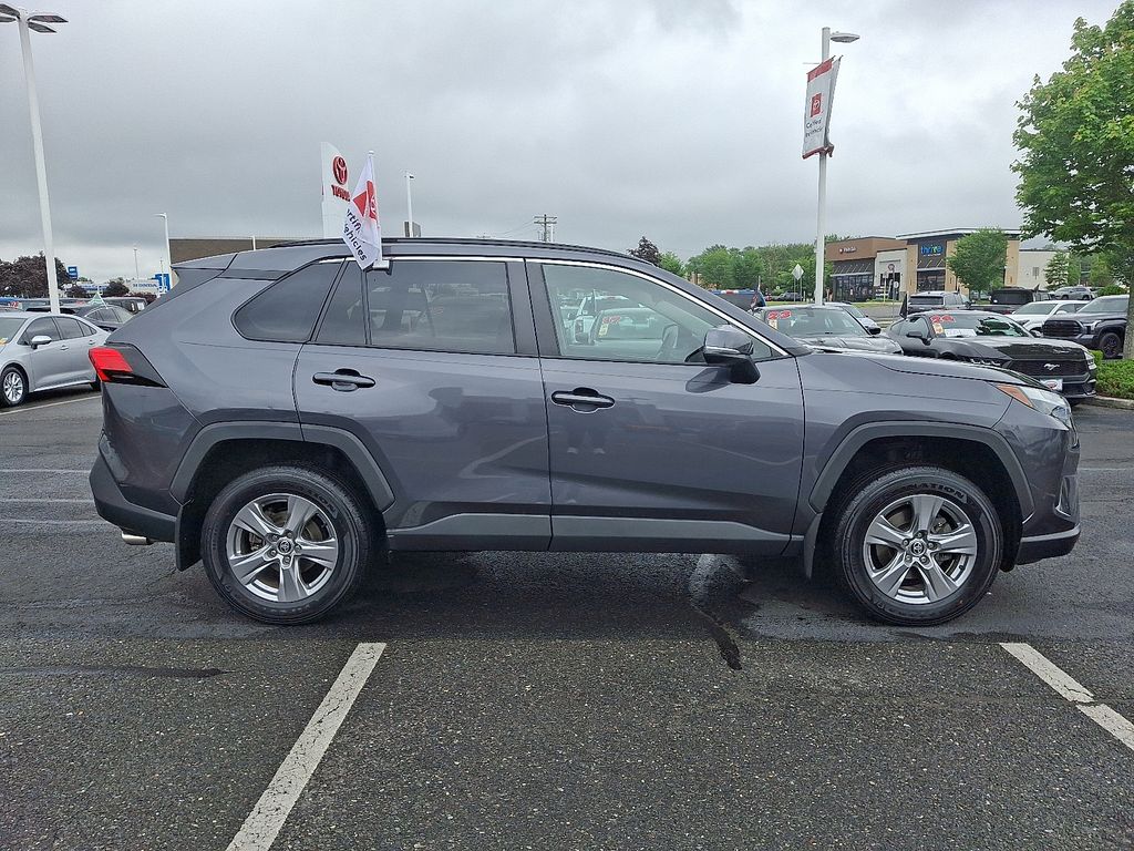 2022 Toyota RAV4 XLE 7