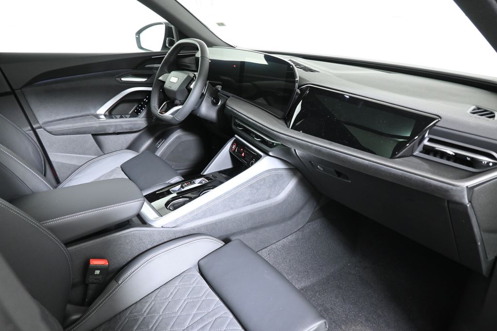 Thumbnail: 2025 Audi SQ5 - 21