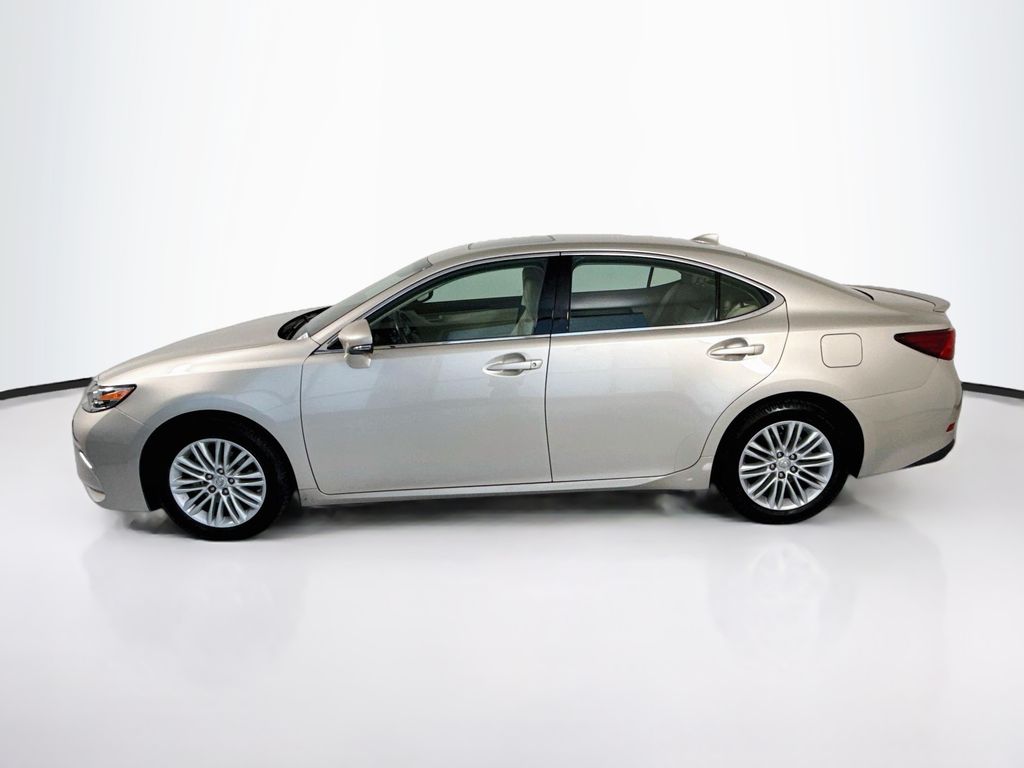 Thumbnail: 2017 Lexus ES - 8