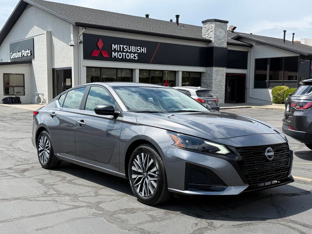 Gray (Gun Metallic) 2026 Nissan Altima Sedan Front-Wheel Drive Continuously Variable Transmission