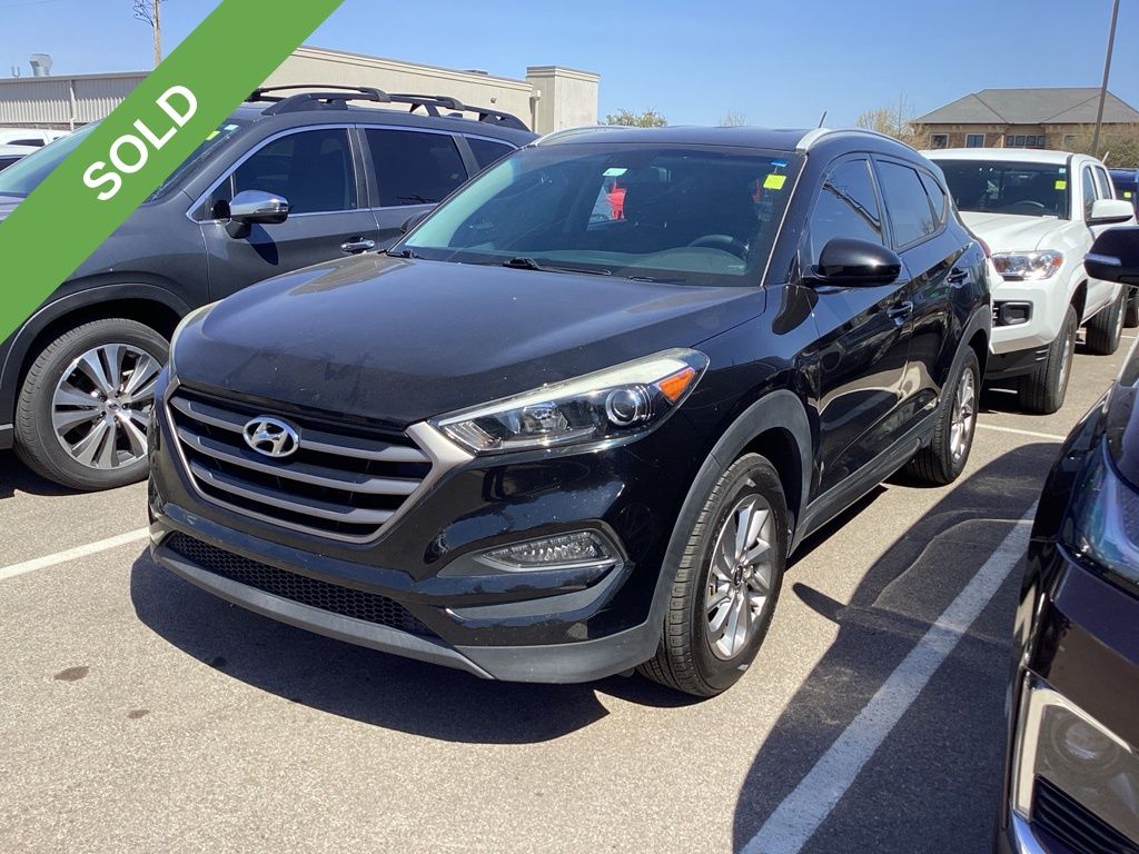 2016 Hyundai Tucson 2.0L SE AWD with Beige Seats