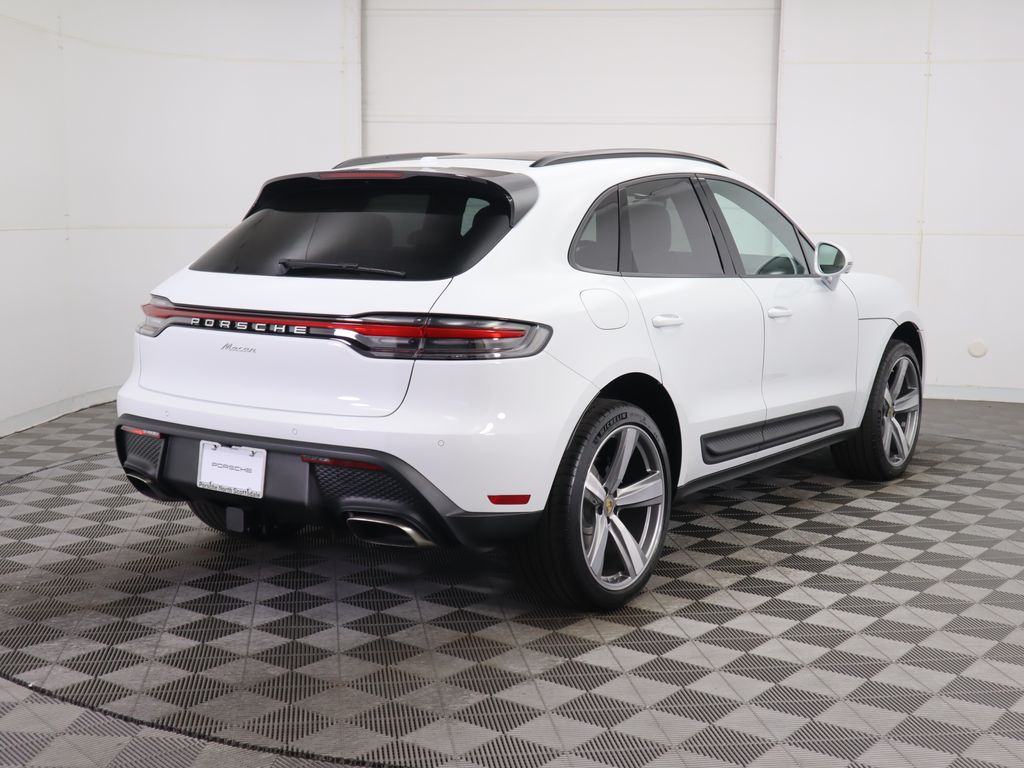 Thumbnail: 2025 Porsche Macan - 7