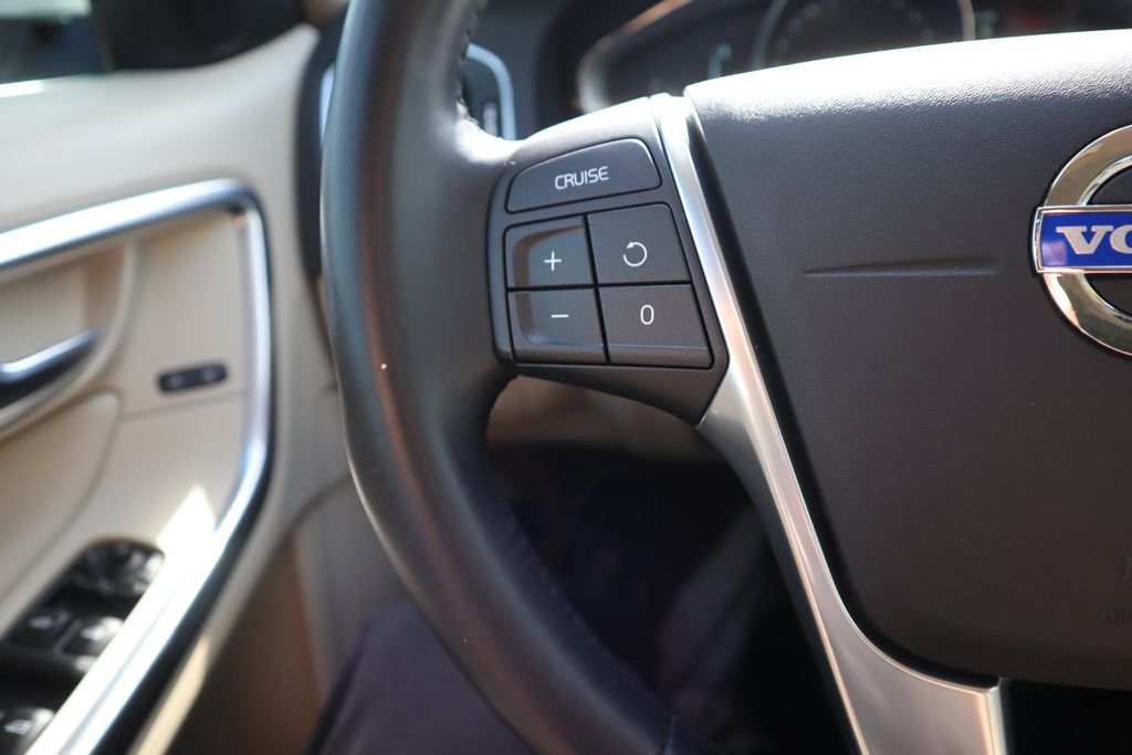 2015 Volvo V60 T5 11