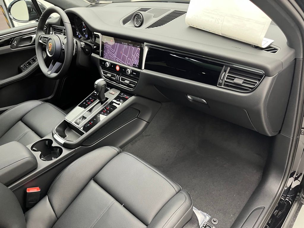 Thumbnail: 2026 Porsche Macan - 29