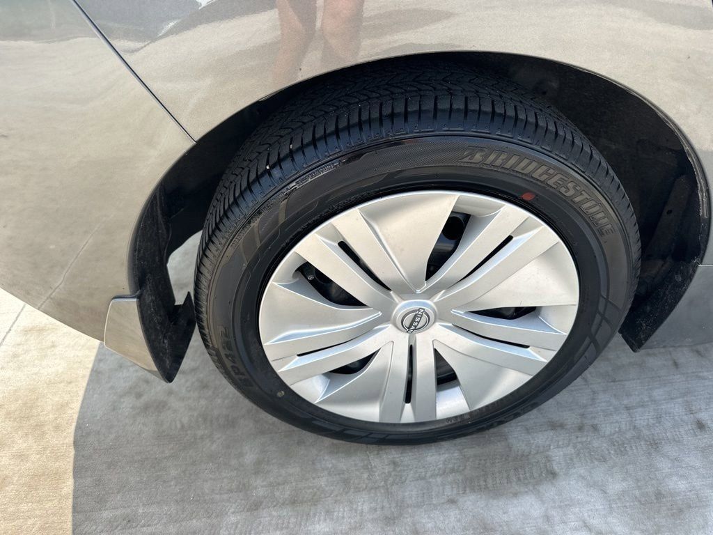 2024 Gun Metallic Nissan LEAF S FWD Hatchback