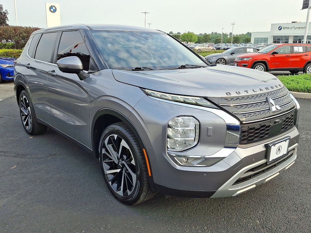 Thumbnail: 2022 Mitsubishi Outlander - 3