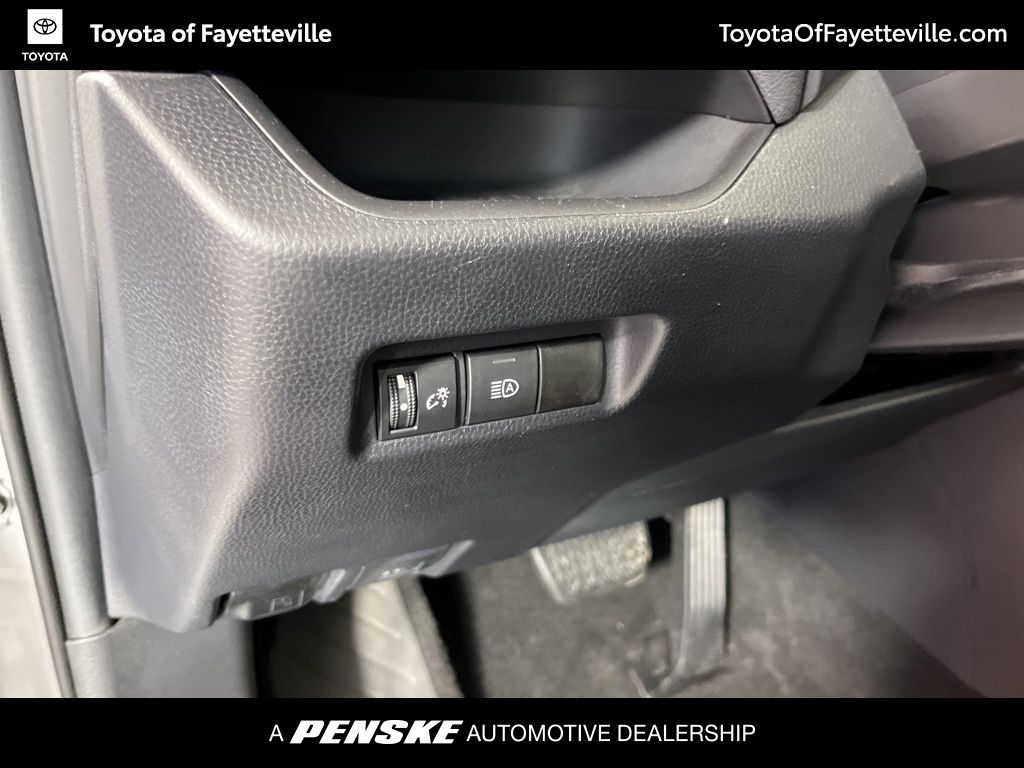 2021 Toyota RAV4 XLE 26