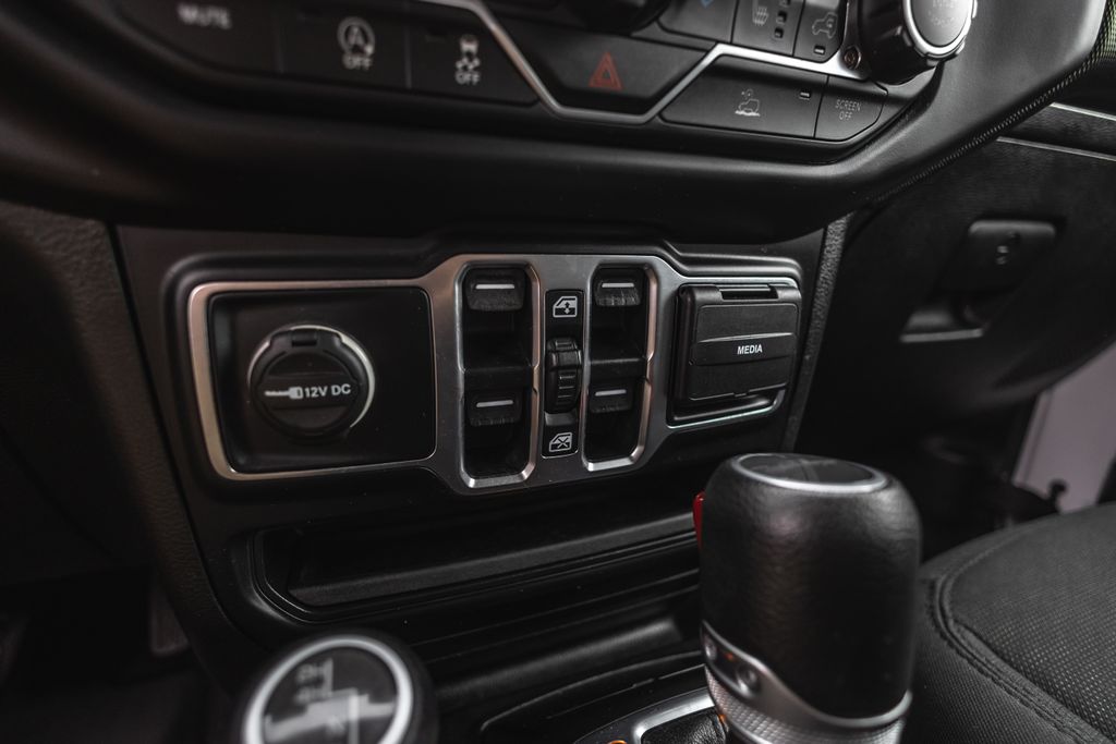 2020 Jeep Gladiator Sport thumbnail 25