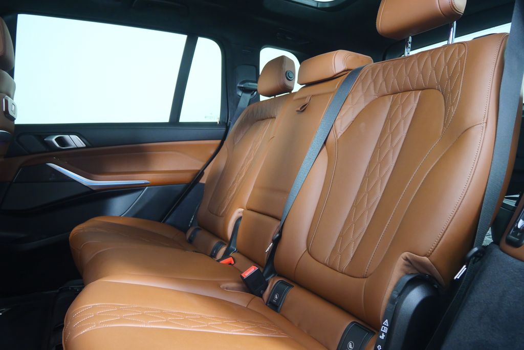 Thumbnail: 2025 BMW X7 - 16