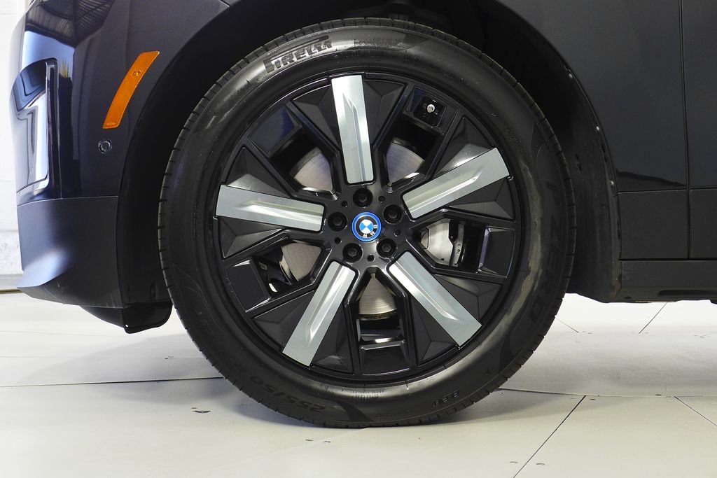 Thumbnail: 2023 BMW iX - 5
