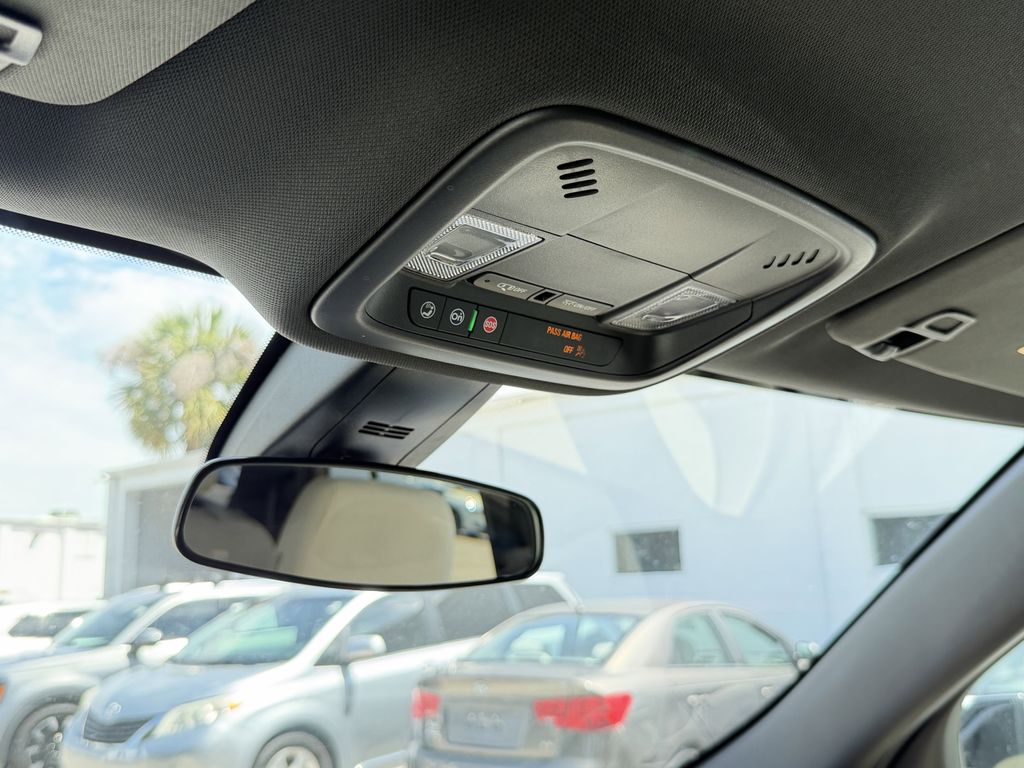 used 2023 Chevrolet Traverse car, priced at $19,991