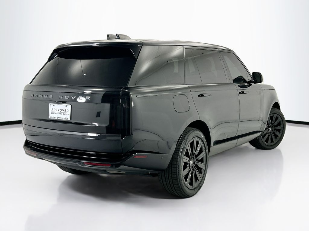 Used 2025  Land Rover SE image 5