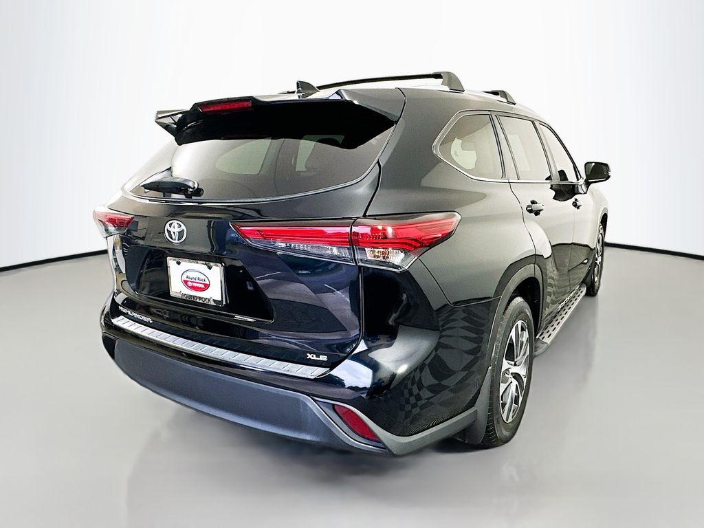 Thumbnail: 2023 Toyota Highlander - 5