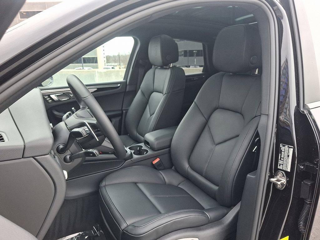 Thumbnail: 2026 Porsche Macan - 17