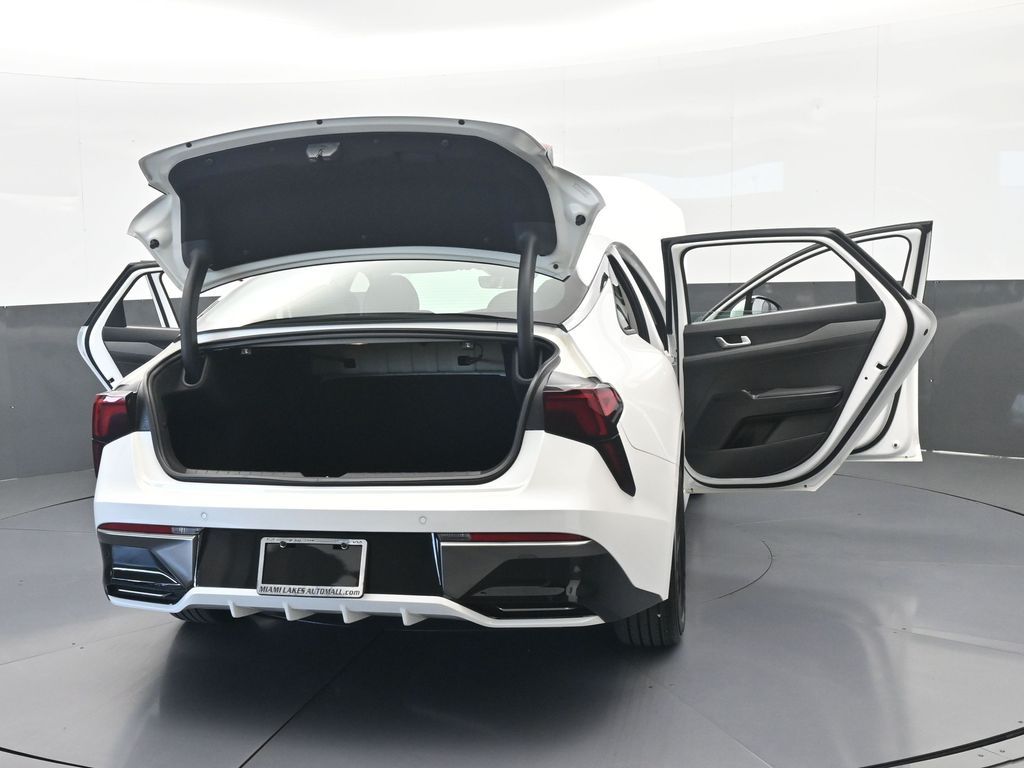 New 2025 Snow White Pearl Kia LXS image 68